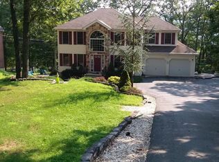 197 Saint Andrews Dr, Bushkill, PA 18324