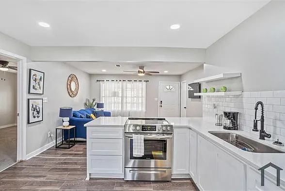 8170 Huntington Dr — Photo 10