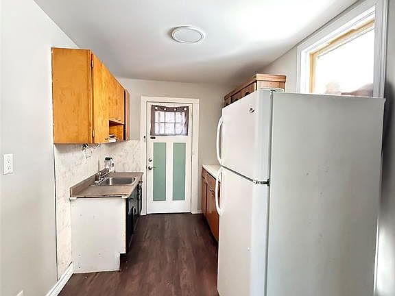 4th image of 168 West St