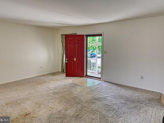 3rd image of 9 Grasshopper Ct