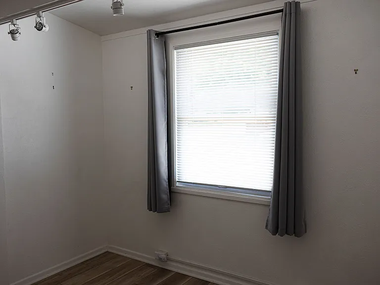 494 W Shields St — Photo 18