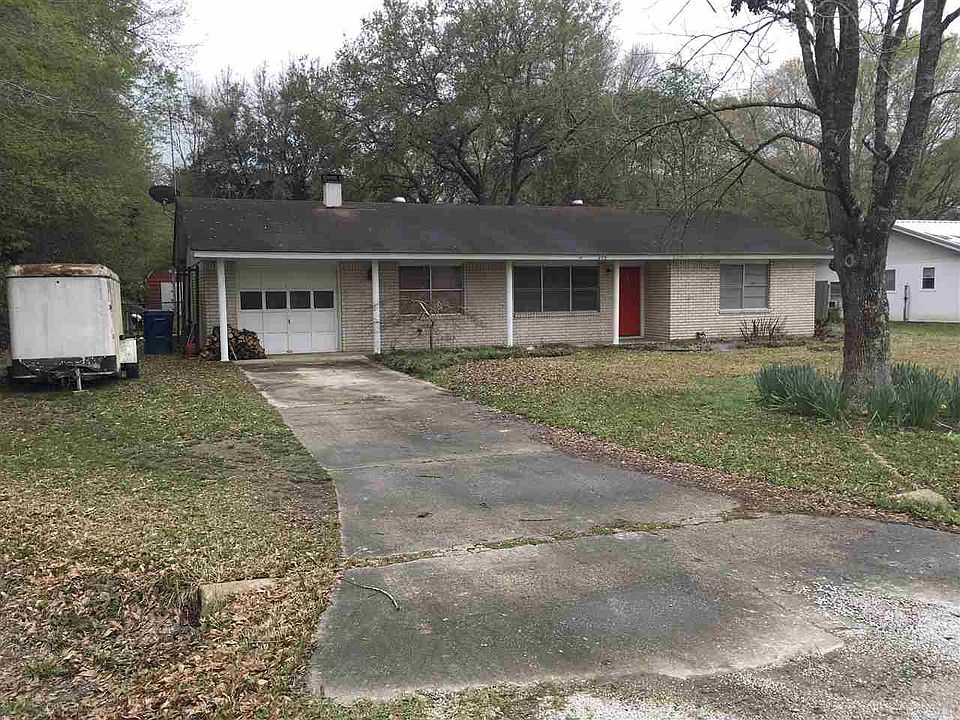 1st image of 205 E Freddye Ave