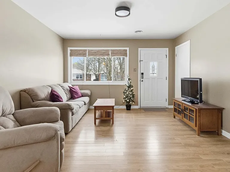 2061 Saint Teresa Dr — Photo 13