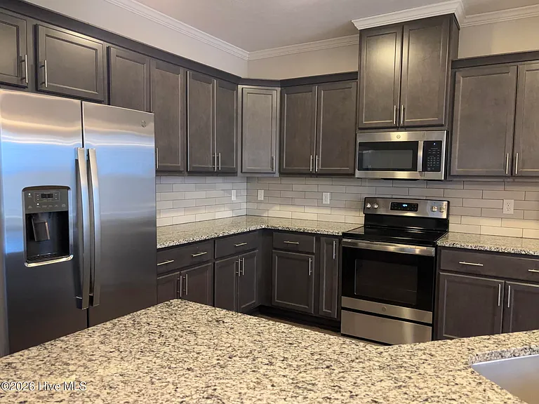 1210 Belgrove Dr — Photo 8