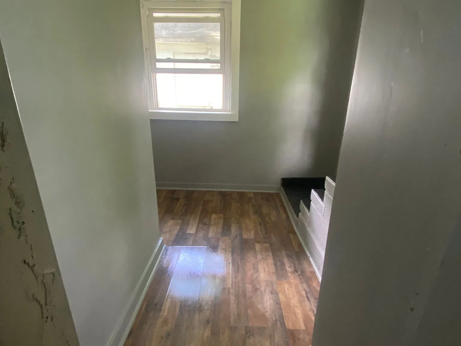 3 bed, 1.5 bath, 1300 sqft, $1,200 — Photo 2
