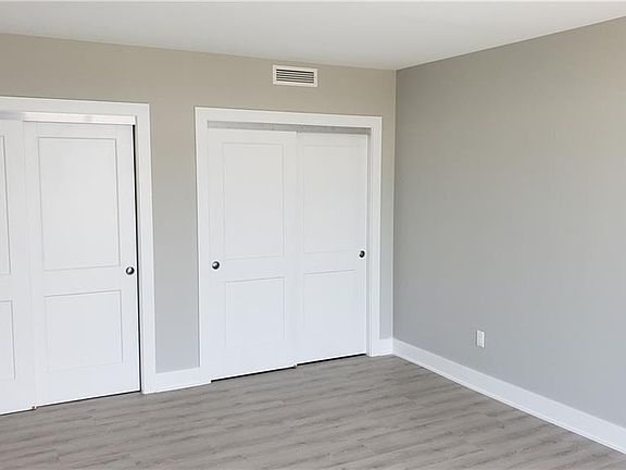 4th image of 205 Lakeshore Dr #505