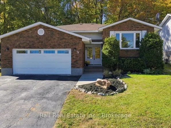 16 Maple St, Bancroft, ON K0L 1C0