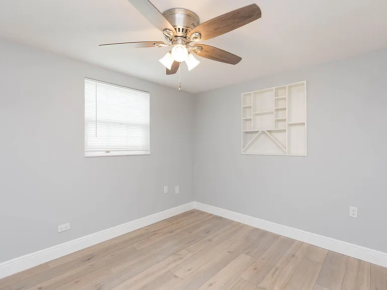 7312 Windsor St — Photo 18