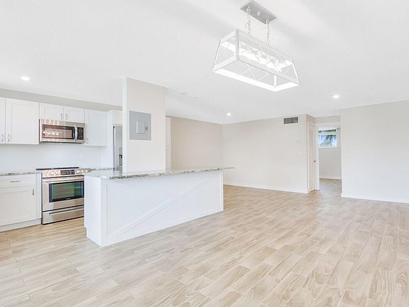 4th image of 108 Paradise Harbour Blvd APT 205