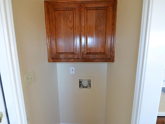 3rd image of 202 Janis Ln