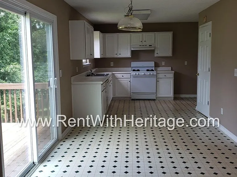 179 Parkview Ln — Photo 5