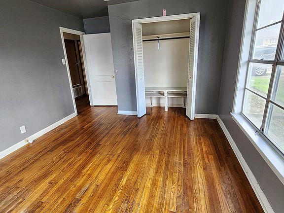 4th image of 102 Metz Ave