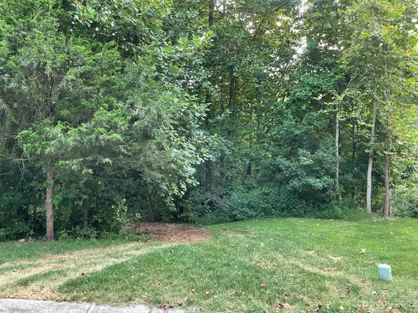 9228 Four Farms Rd, Charlotte, NC 28215