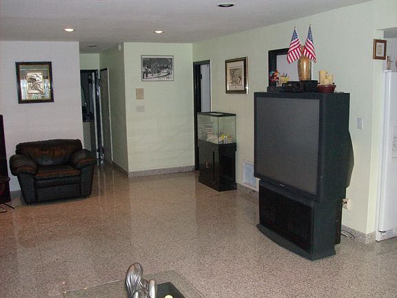 4th image of 16132 86th St