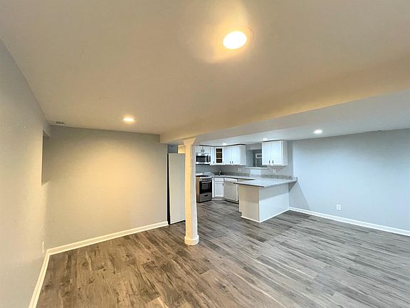 5th image of 821 N Damen Ave #G