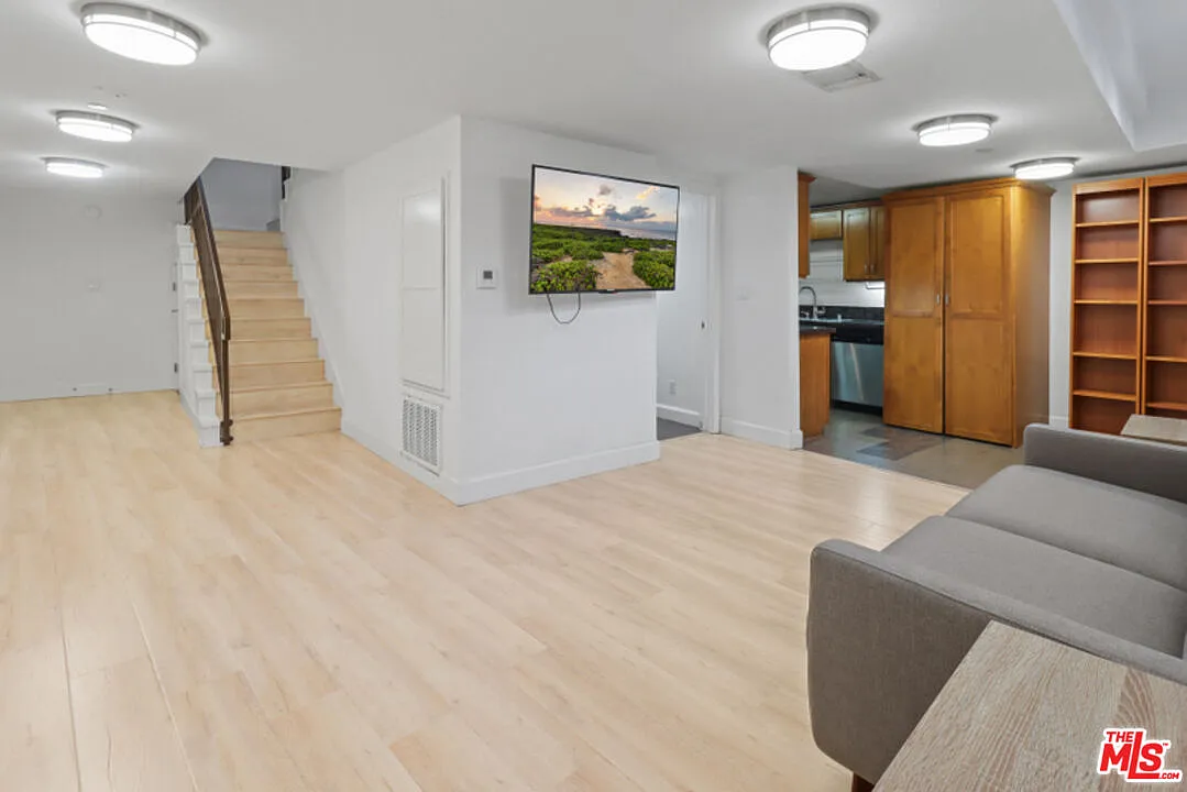 10982 Roebling Ave — Photo 3
