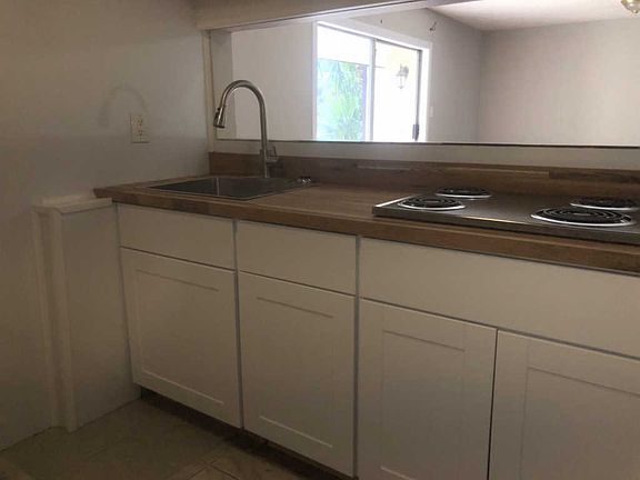 3rd image of 402 Marshall Ct NW Unit 01