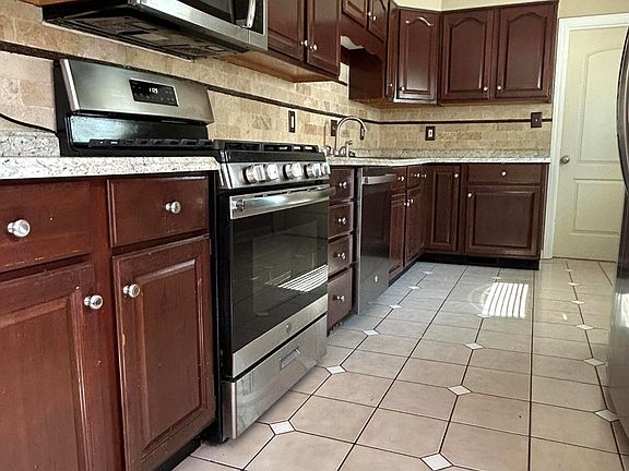 4th image of 2358 Ashwood Dr