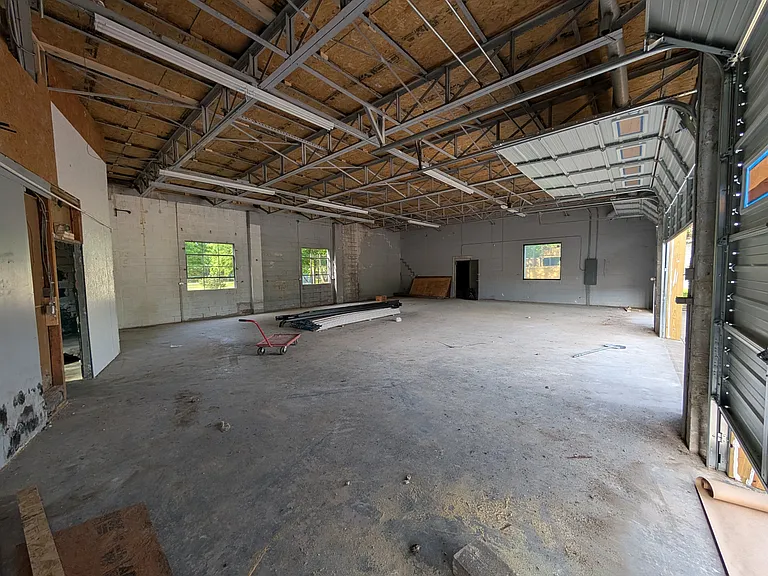 430 E Brockett St — Photo 8