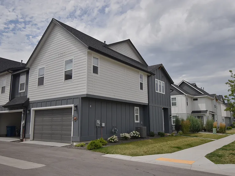 205 S Ripplerock Ln — Photo 4