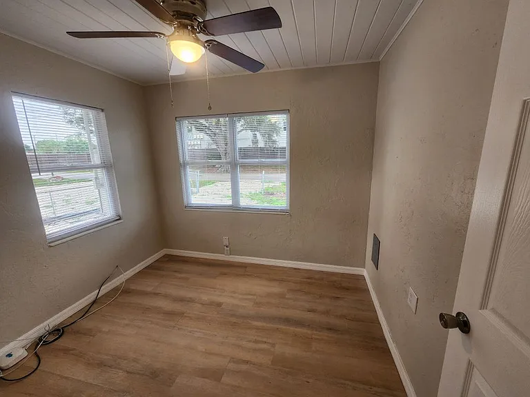 3133 Myrtle St — Photo 7