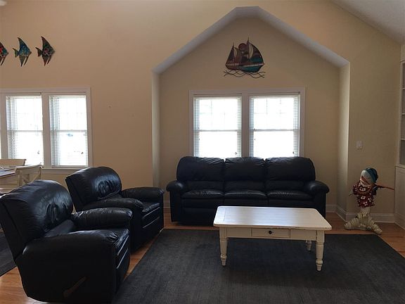 4th image of 104 36th St Unit 302