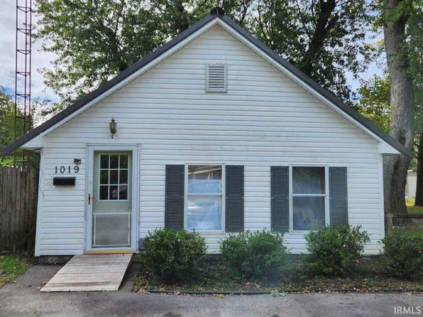 1019 W Jackson St, Plymouth, IN 46563