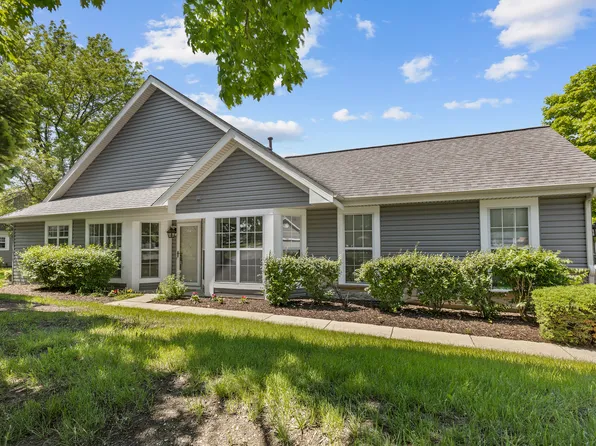 1299 Lake Shore Dr, Carol Stream, IL 60188