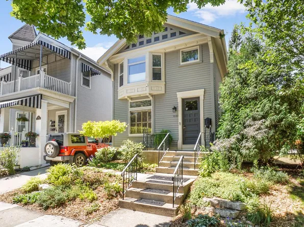 1323 N Astor STREET, Milwaukee, WI 53202