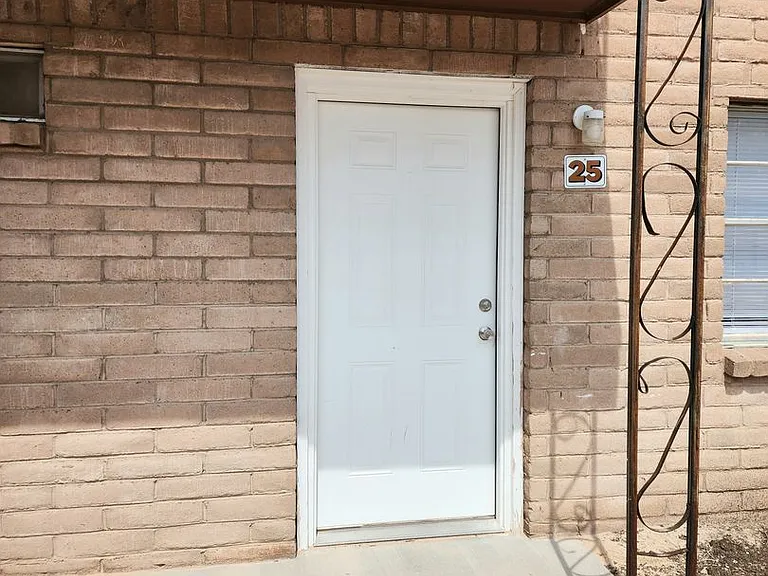 1550 Arizona Dr — Photo 1