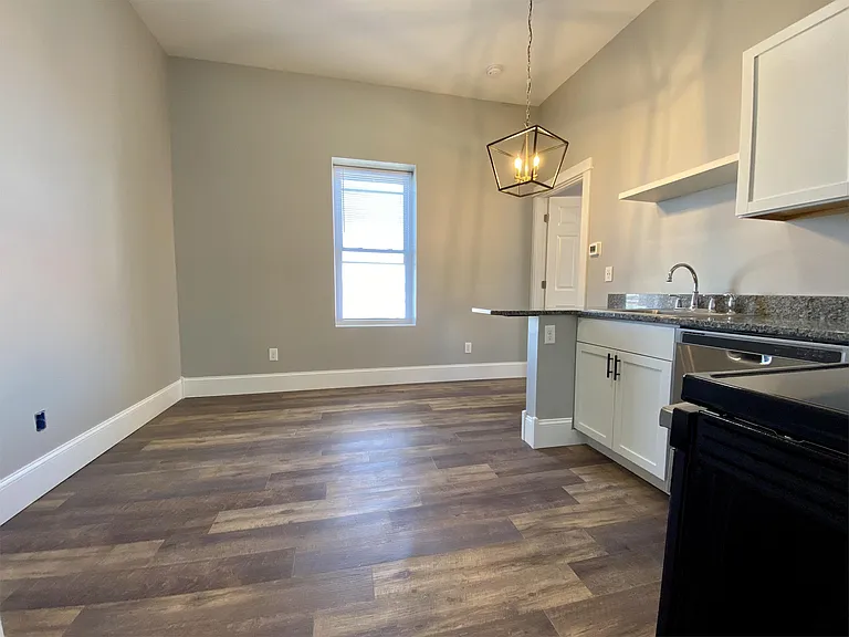 201 West Ave — Photo 3