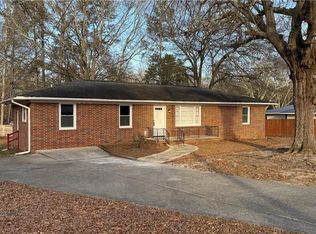 43 Bell St, Hartwell, GA 30643