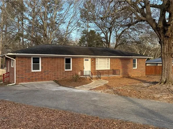 43 Bell St, Hartwell, GA 30643