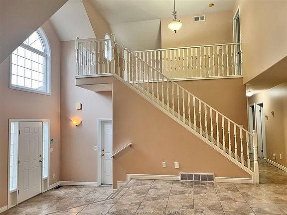 3rd image of 4659 Shadetree Cres