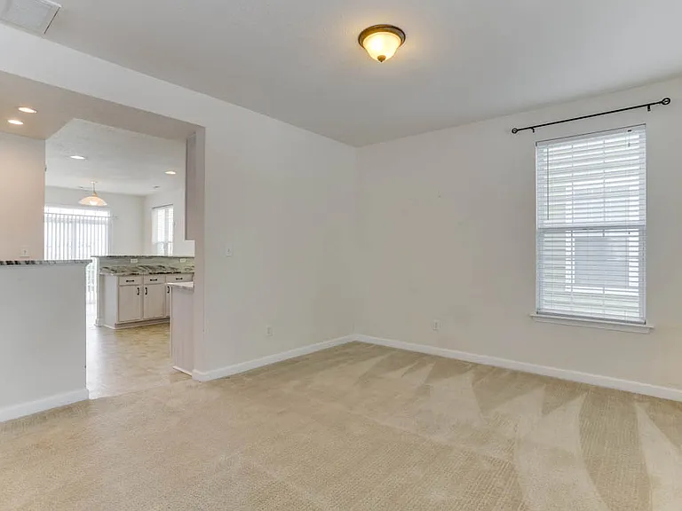 528 Normandy St — Photo 12