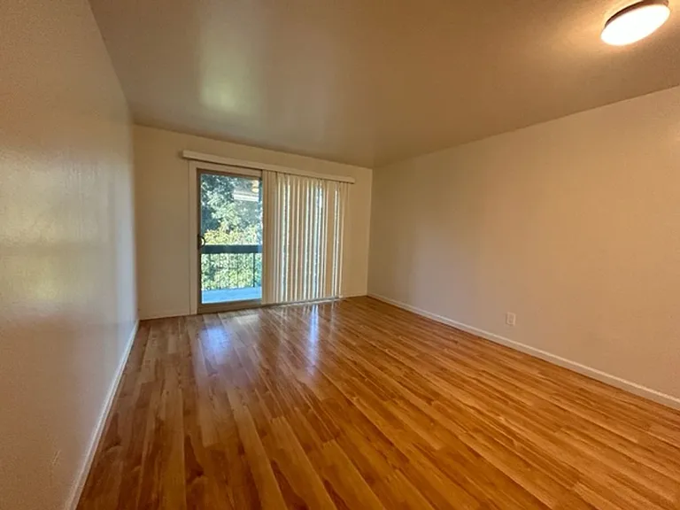 551 Jean St #105 — Photo 4