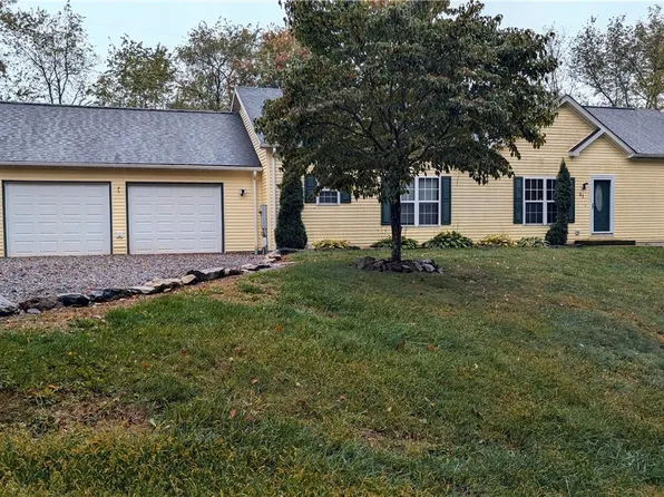 41 Derby Dr, New Cumberland, WV 26047