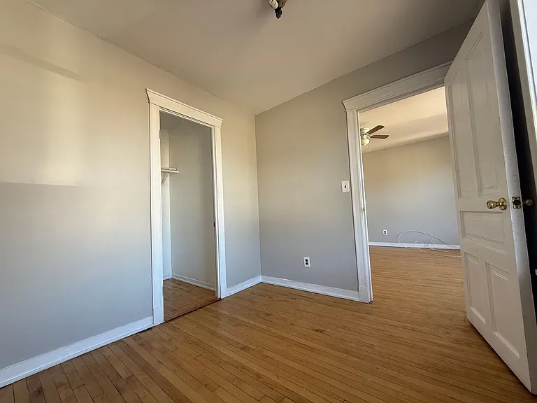 817 W 34th Place — Photo 3