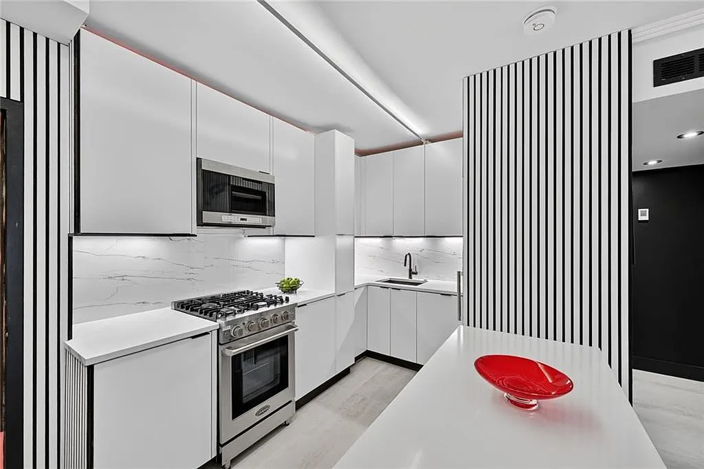 1 bed, 1.0 bath, 667 sqft, $2,000 — Photo 2
