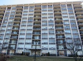 815 Golf Road 6b, Niles, IL 60714