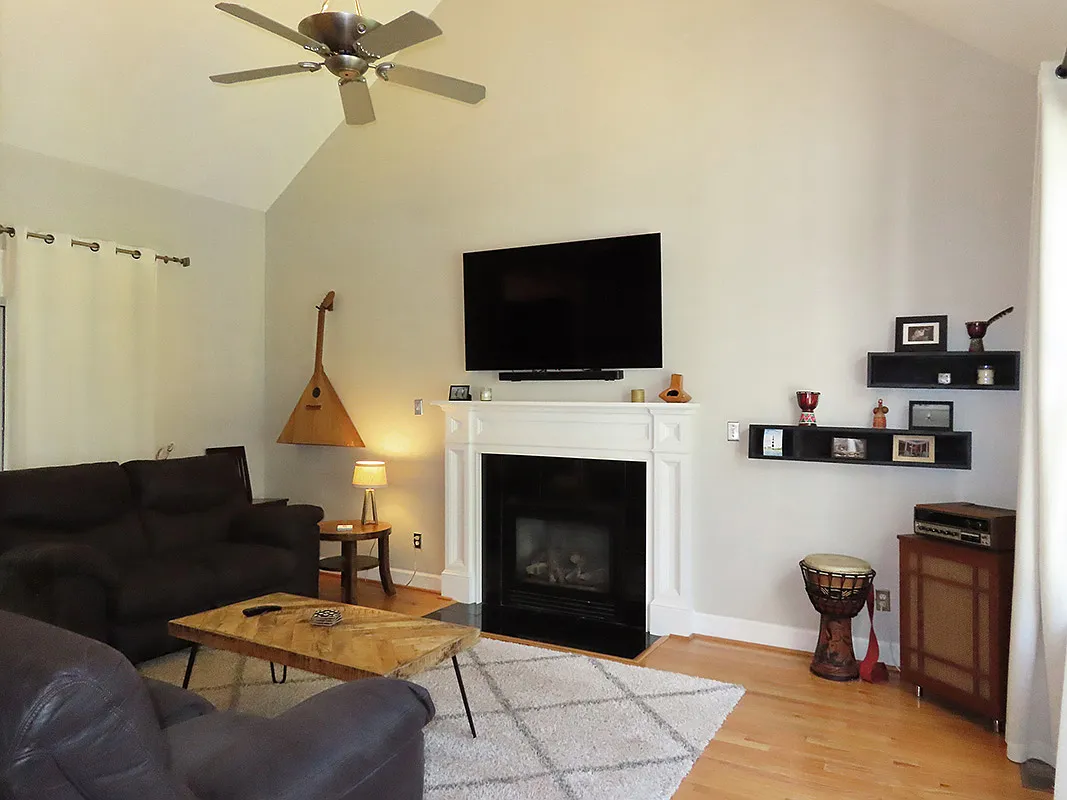 3 bed, 2.5 bath, 2161 sqft, $2,495 — Photo 2