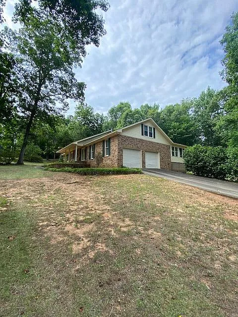 3 bed, 2.0 bath, 2674 sqft, $1,800 — Photo 4