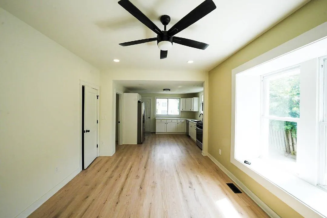 302 N West St — Photo 3