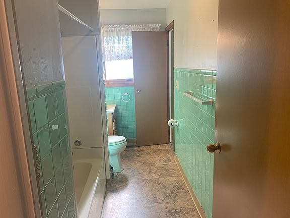 5th image of 439 Circle Dr