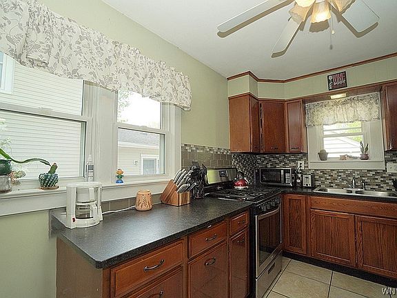 5th image of 158 John St