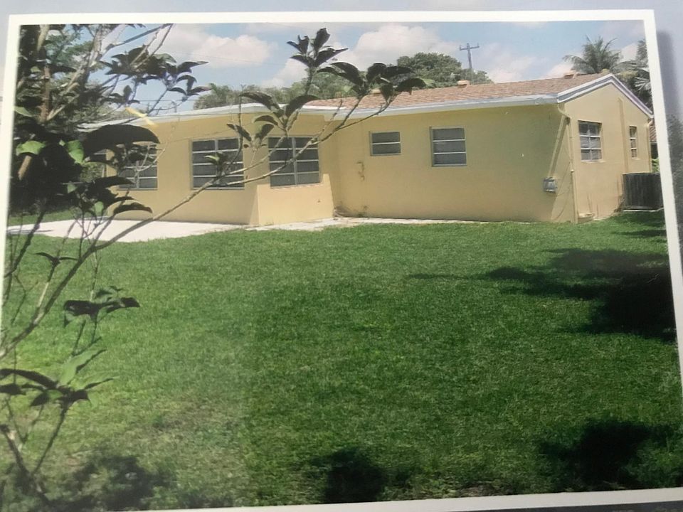 2nd image of 2460 SW 16th St