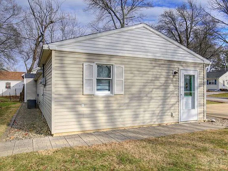 302 Greenview Dr — Photo 9