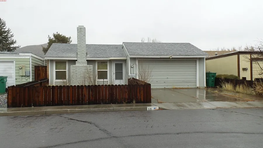 10 Castle Way photo 1