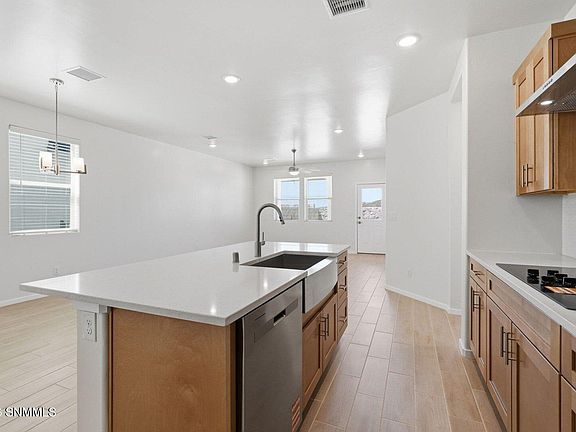 4th image of 6555 Newcastle Ave