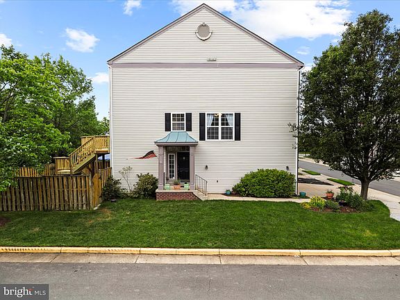 3rd image of 45525 Overmountain Sq